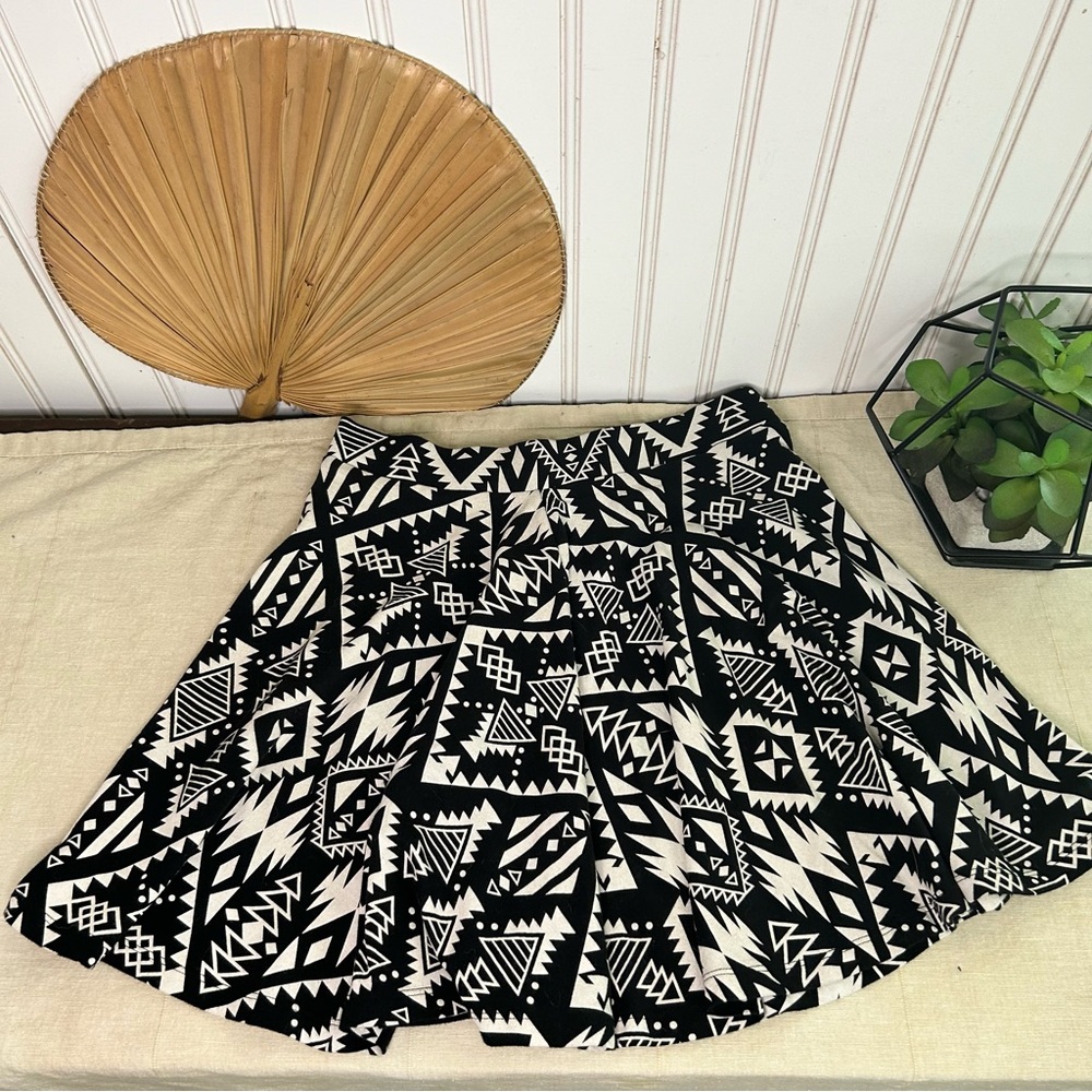 Victoria’s Secret PINK Mini Skirt NWOT Size Medium Black & White Print